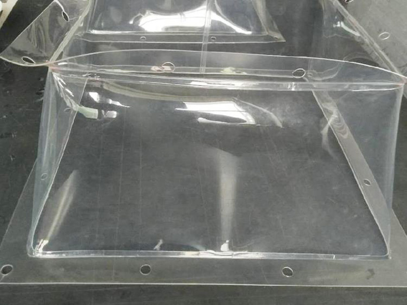 从食品生产线的实时监控到新能源电池的精密制造，从化工管道的非侵入检测到医疗机器人的柔性传输，TPU软连接正以透明度、耐用性、灵活性、环保性四大核心优势，重新定义工业管道系统的标准。它不仅是传统软连接的升级版，更是推动工业生产向可视化、智能化、可持续化转型的关键组件。